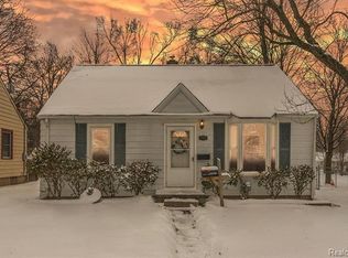 704 Ridgewood Ave, Lansing, MI 48910