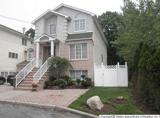47 Pheasant Ln, Staten Island, NY 10309