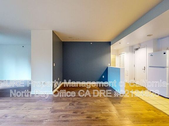 5th image of 250 King St Unit 454