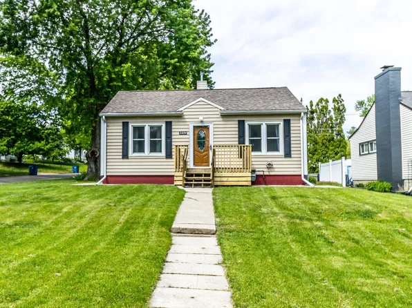 2224 W 7th St, Waterloo, IA 50702