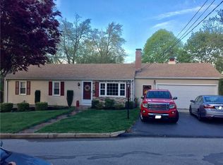 63 Lakeview Rd, Lincoln, RI 02865