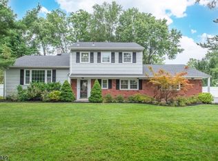 3 Oxford Dr, East Hanover, NJ 07936