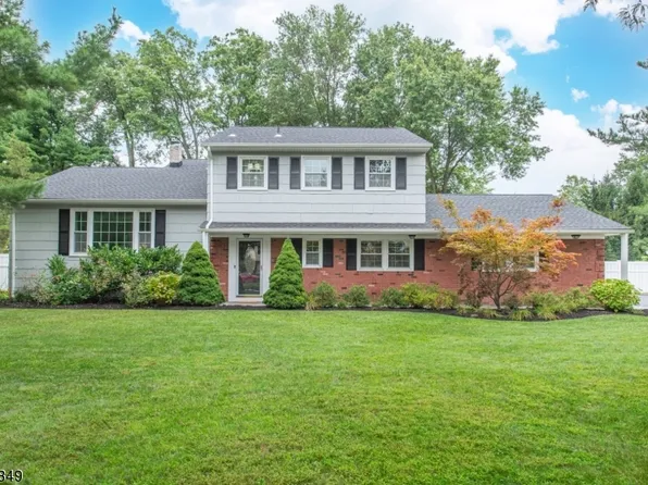 3 Oxford Dr, East Hanover Twp., NJ 07936