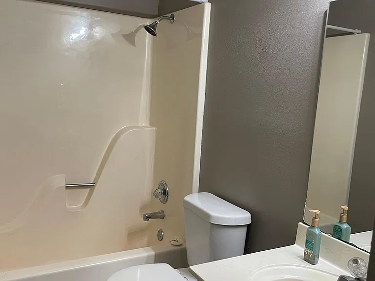 1029 Kelley Dr — Photo 7