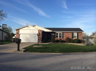 418 Saint John Dr, Godfrey, IL 62035