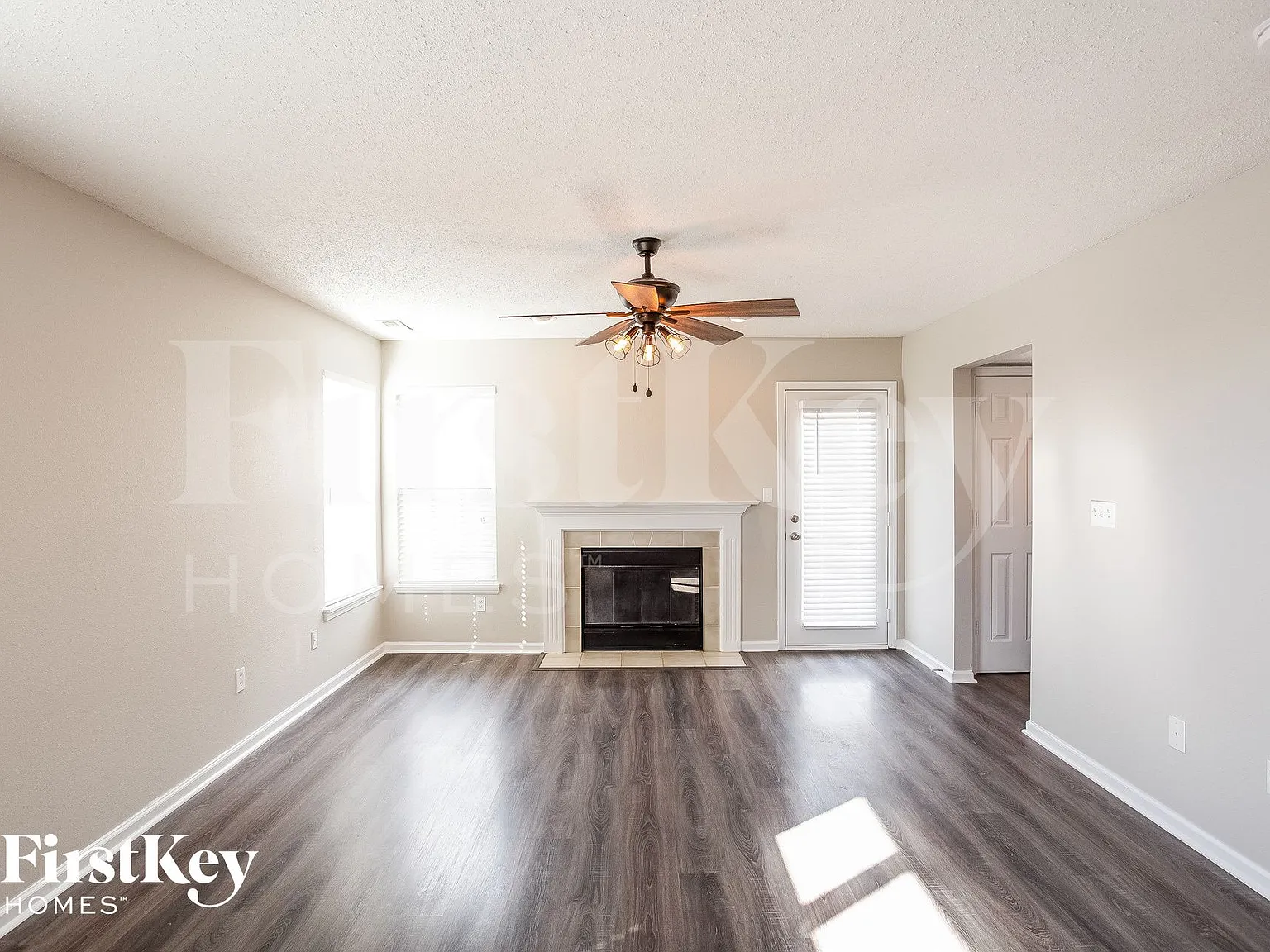 3 bed, 2.5 bath, 1824 sqft, $2,335 — Photo 4