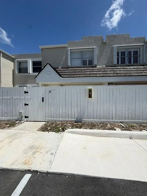 Gables Point Iii Condo — Photo 3