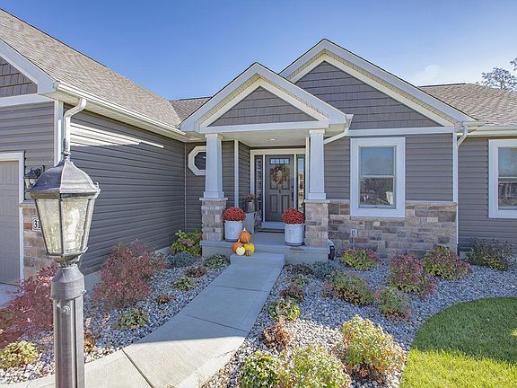 3rd image of 319 River Pointe Dr