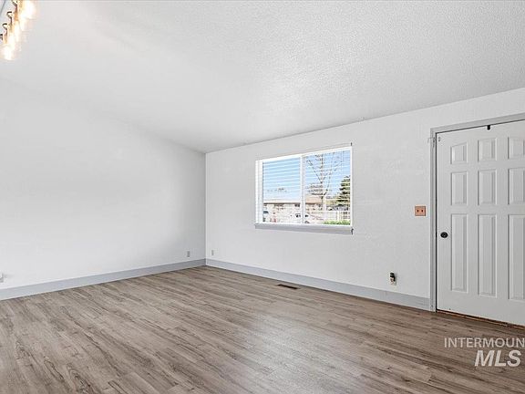 4th image of 1115 E Roosevelt Ave