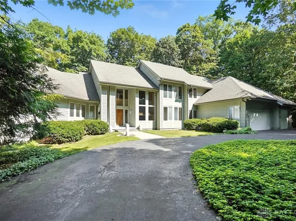 1359 Soaring Heights Dr, Dayton, OH 45440