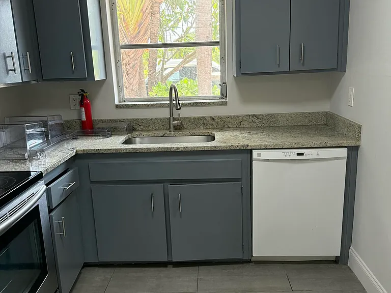 1325 N J St #6 — Photo 5