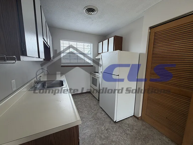 820 Poplar St — Photo 8