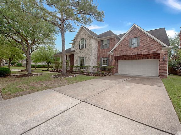 3rd image of 2901 Burr Oak Dr