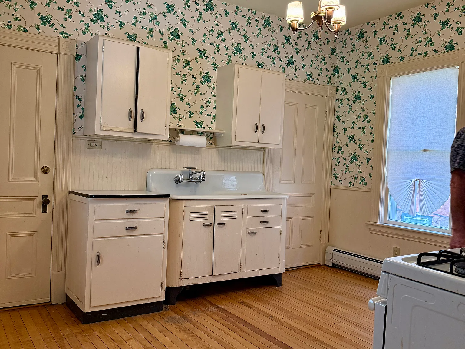 4 bed, 1880 sqft, $5,900 — Photo 3