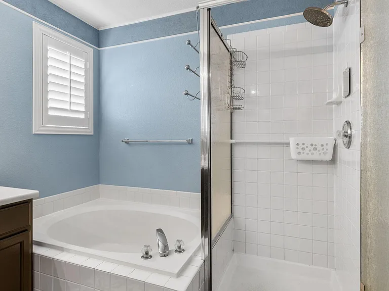 2771 Calkins Pl — Photo 37