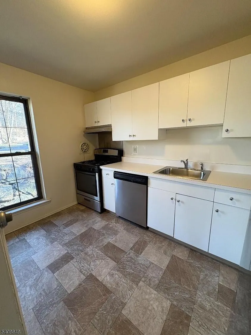 1 bed, $2,200 — Photo 4