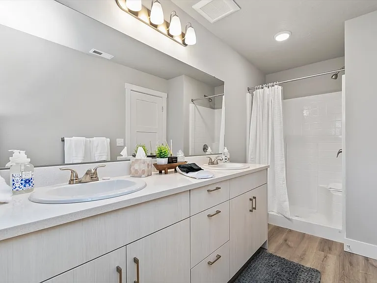 2759 W Palouse St — Photo 21