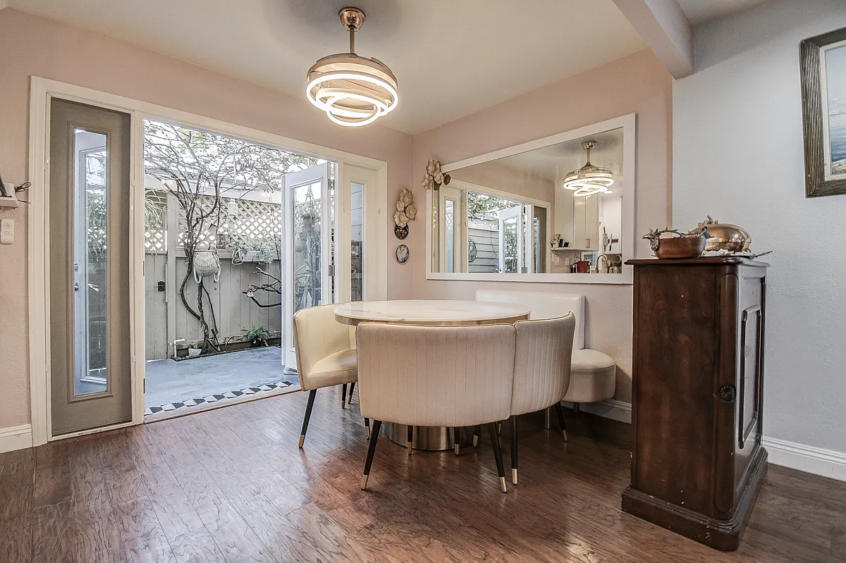 3 bed, 2.5 bath, 1350 sqft, $5,200 — Photo 1