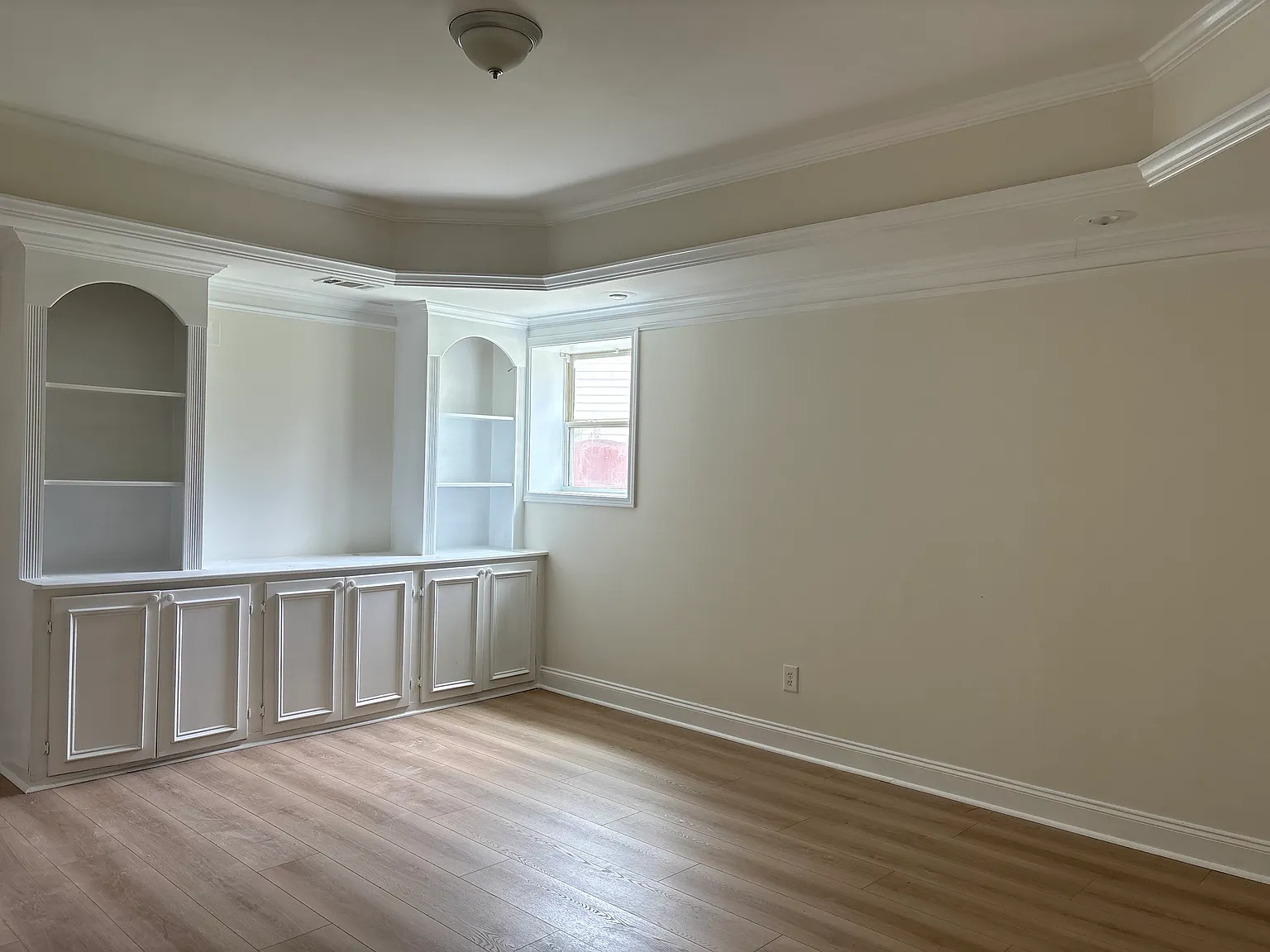2 bed, 4500 sqft, $1,800 — Photo 2