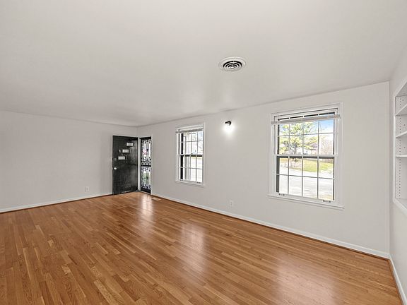 4th image of 509 Harding Pl