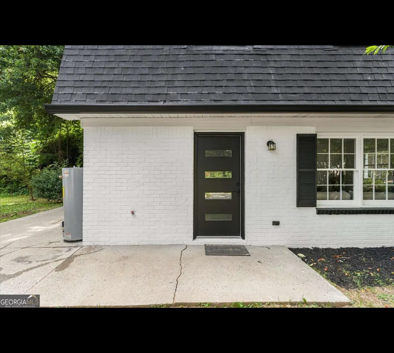 4 bed, 1296 sqft, $2,200 — Photo 2