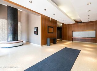 450 W Briar Pl APT 11M, Chicago, IL 60657