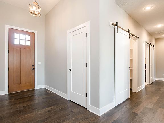 4th image of 861 E Edenmore Cir