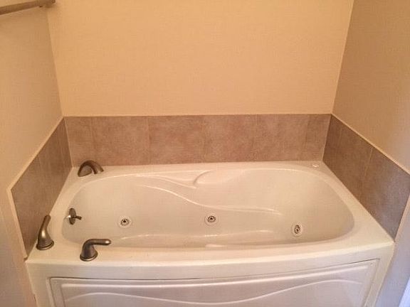 Jacuzzi Tub in MBR Bath
