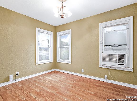 5th image of 454 Linares St