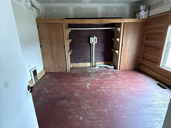 3rd image of 79 Toland St