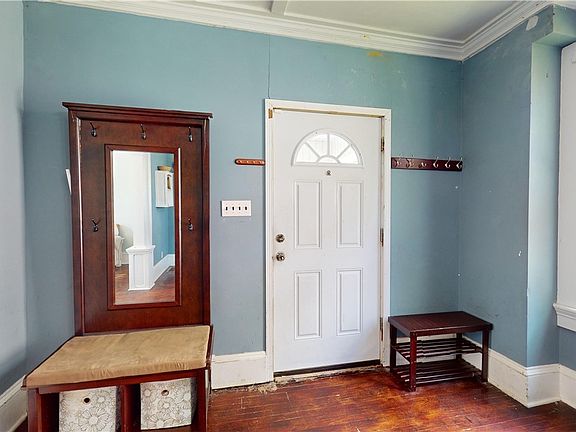 3rd image of 1933 4th St