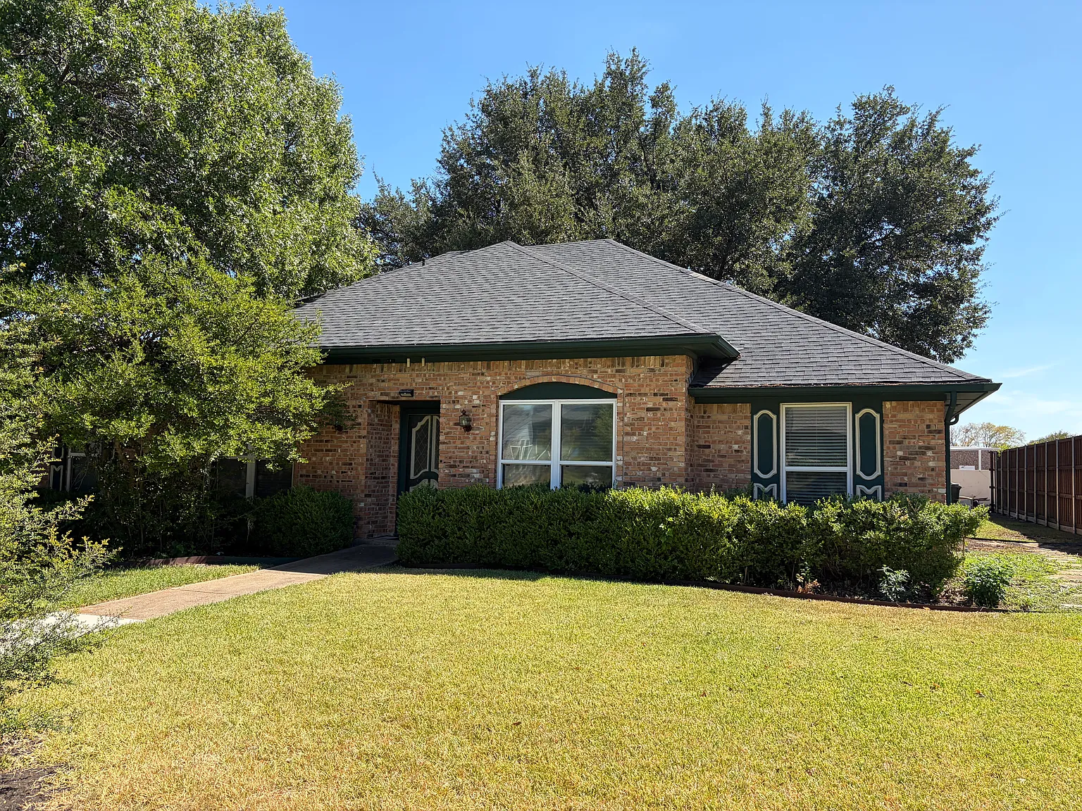 2204 Treehouse Lane — Photo 2
