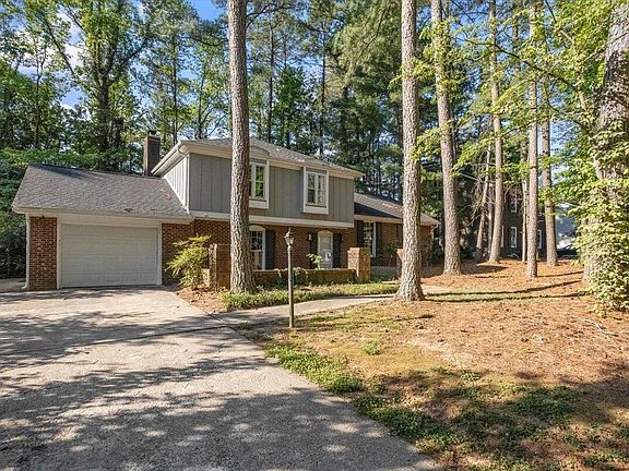 3rd image of 1313 Bloomingdale Dr