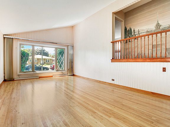 3rd image of 7651 Lowell Ave