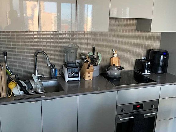 2nd image of 7 Grenville St #2509