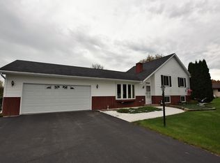 2939 Sheldon Dr, Oshkosh, WI 54904