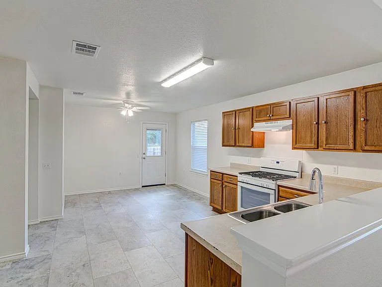 7505 Aspen Brook Dr — Photo 4