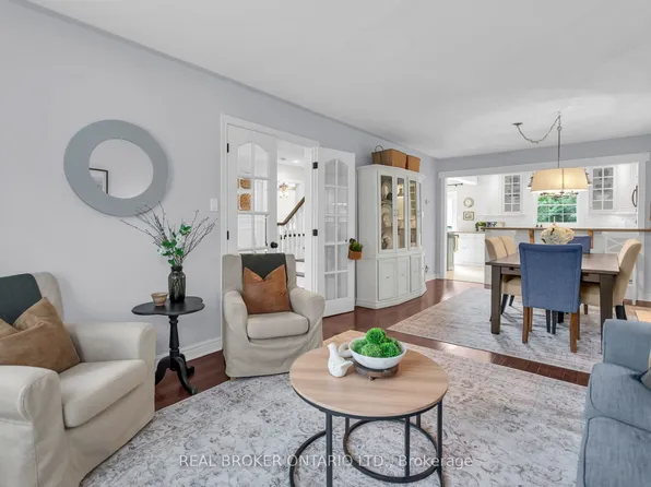 5 Amberview Dr, Georgina, ON L4P 3X6