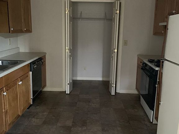 4th image of 200 Old Mill Dr