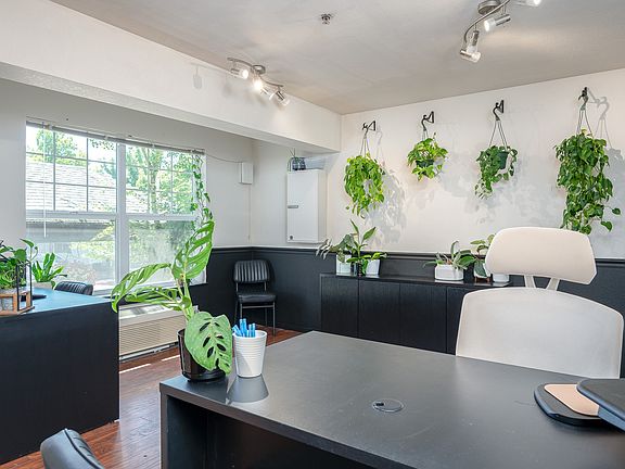 10th Street | Community Area