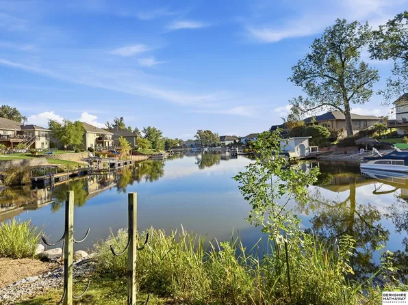 19515 Lakeside Cir, Plattsmouth, NE 68048