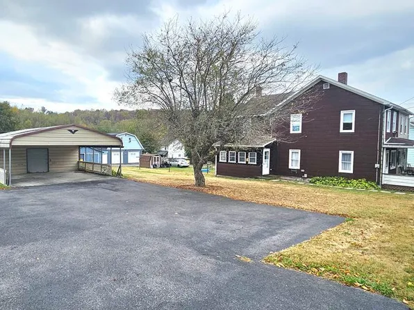 1112 2nd St, Windber, PA 15963