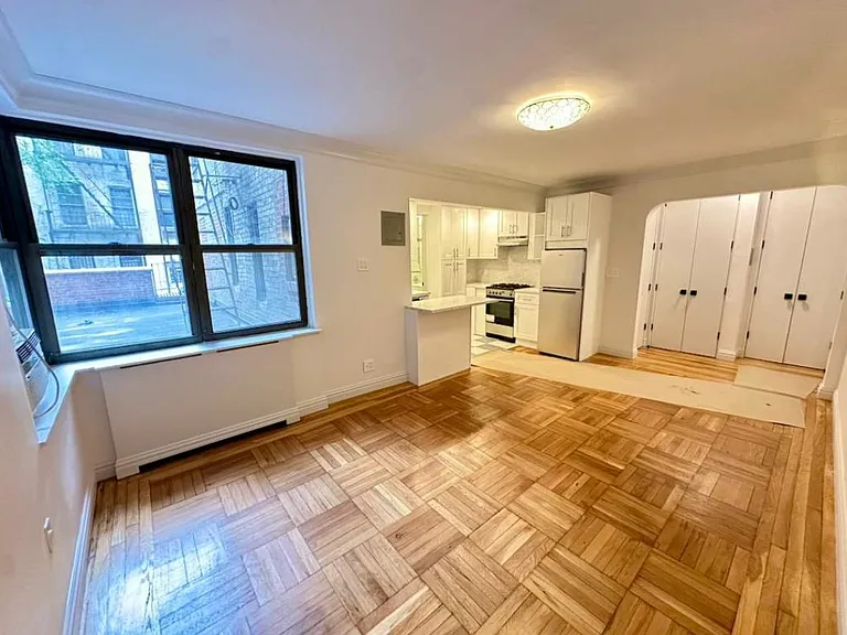 340 E 66th St #1A — Photo 8
