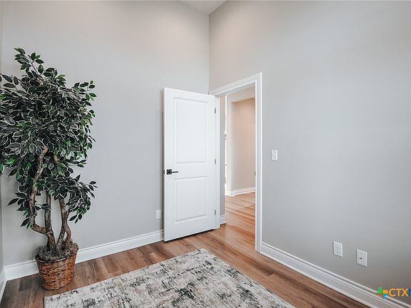 5th image of 505 Town Hall Ln
