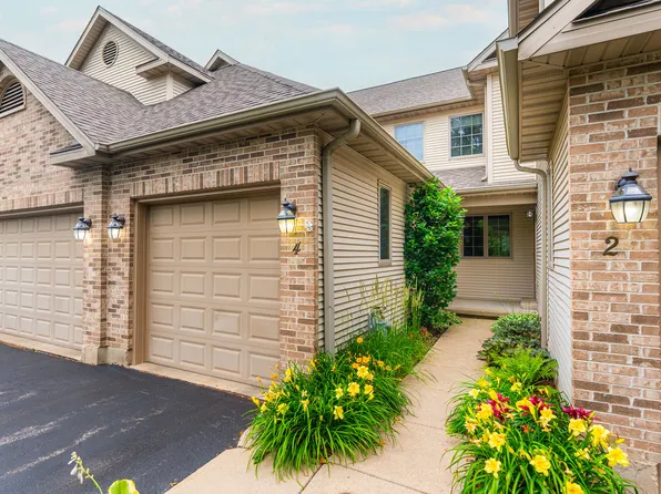 4 Meadow Trl W, Dekalb, IL 60115