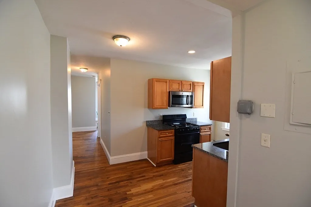 2 bed, 1.0 bath, 900 sqft, $2,700 — Photo 3