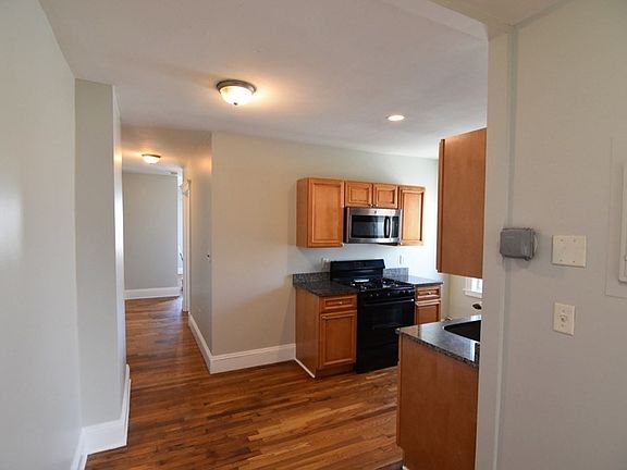 3rd image of 50 Lyon St #4