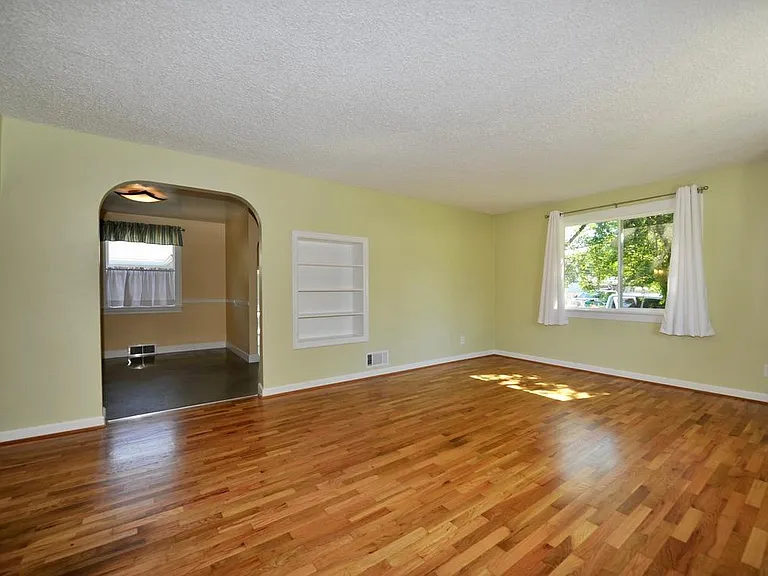 1223 E Saint Maries Ave — Photo 5