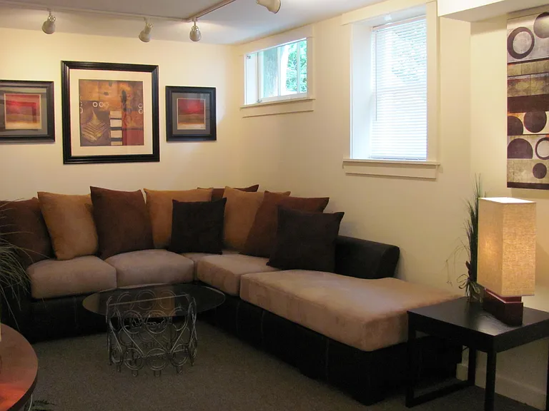 110 Highland Pl #1 — Photo 3