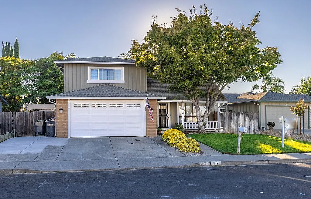 812 Bobolink Ct photo 1